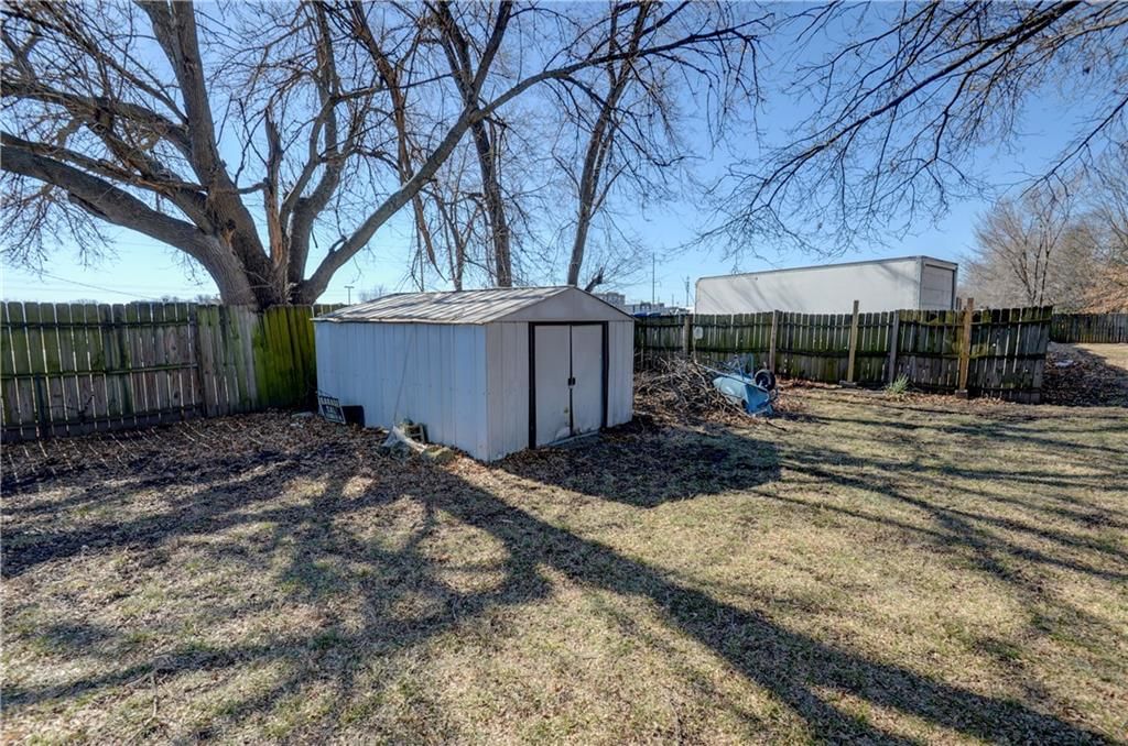 106 NW Main Street — photo 38