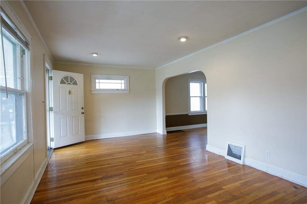 Photo 5 of 15 - 29 W 74th Terrace