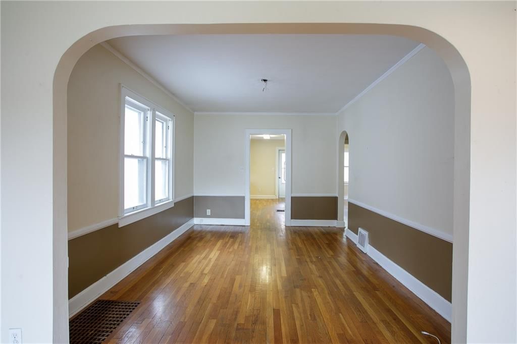 Photo 6 of 15 - 29 W 74th Terrace