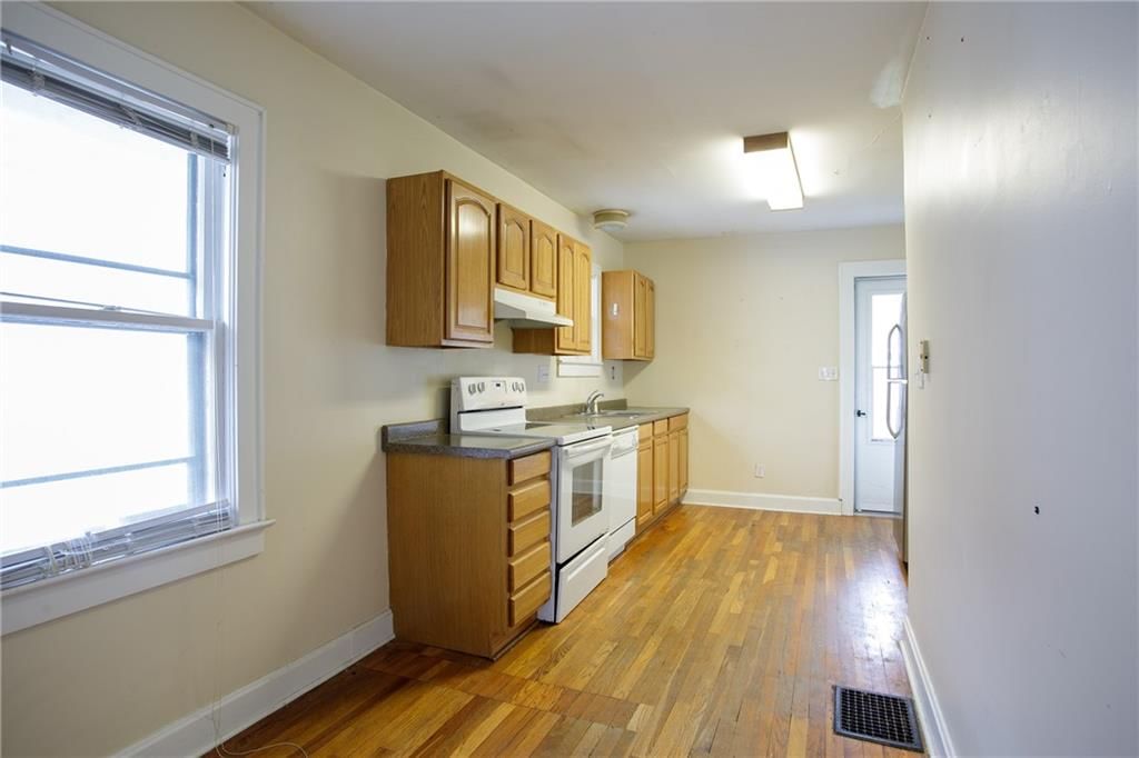 Photo 7 of 15 - 29 W 74th Terrace