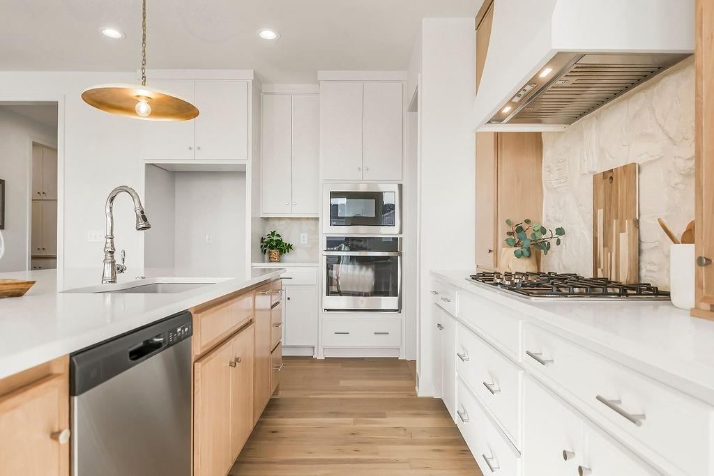 Photo 15 of 57 - 16463 S Elmridge Street