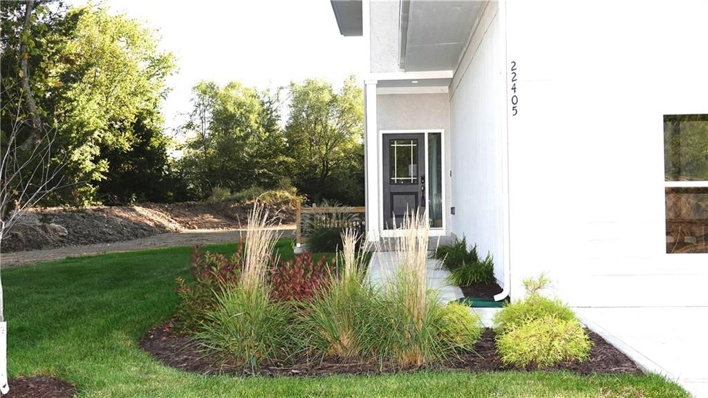Photo 6 of 51 - 22405 W 76th Street