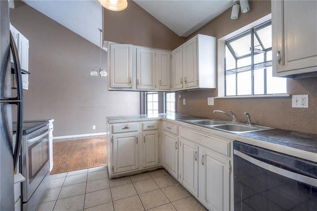 8220 Splitlog Avenue — photo 6