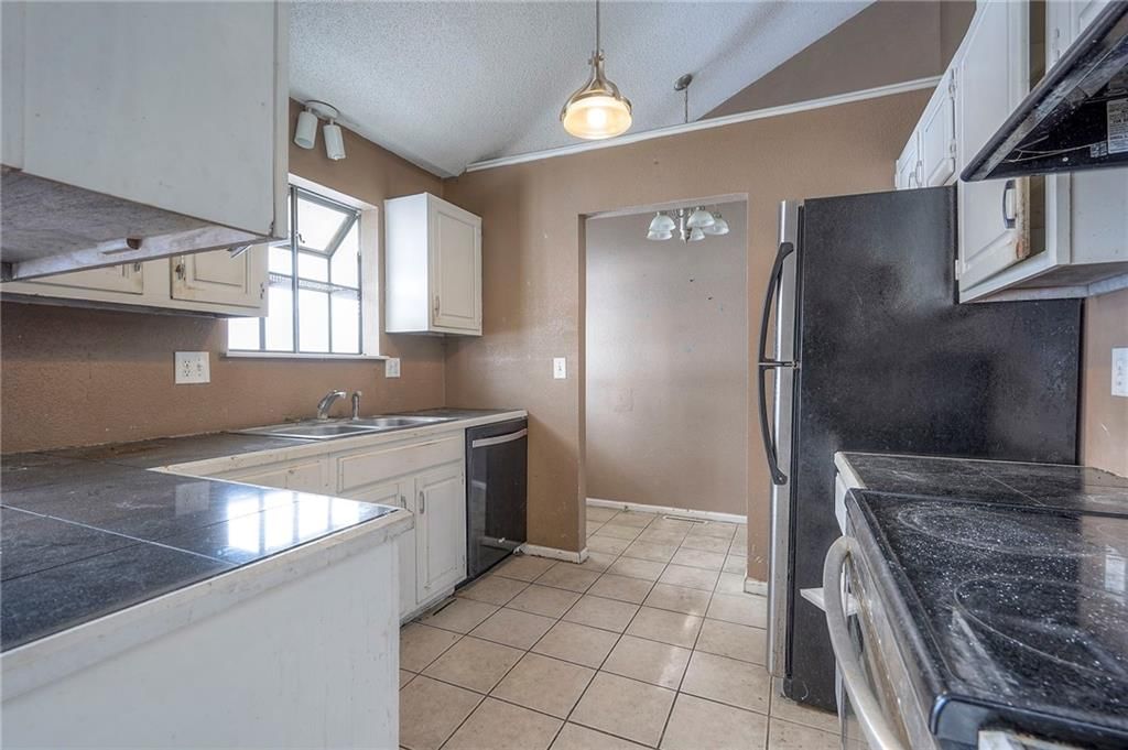 8220 Splitlog Avenue — photo 7