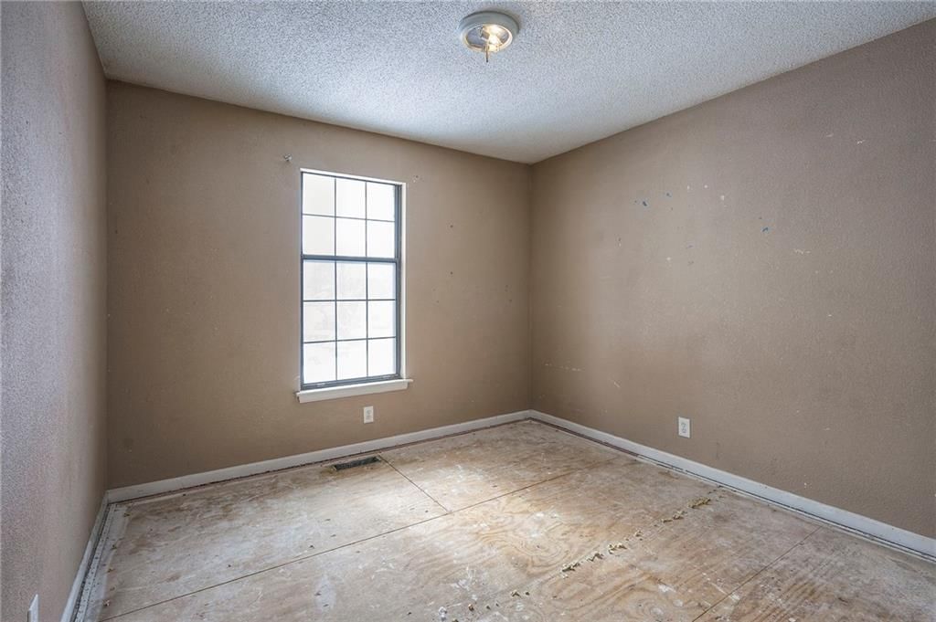 8220 Splitlog Avenue — photo 11