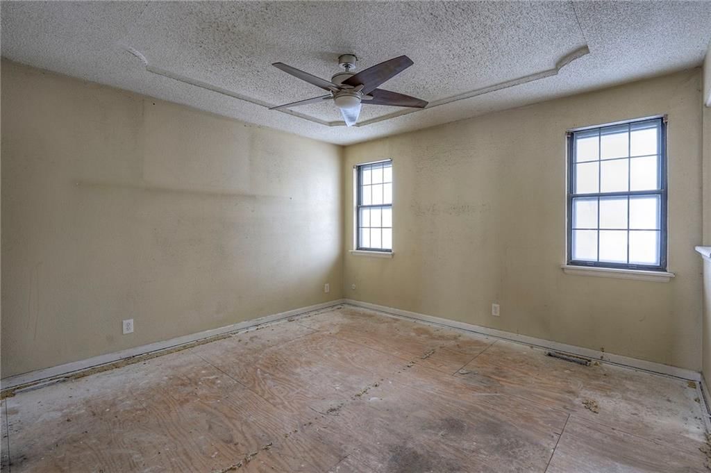 8220 Splitlog Avenue — photo 12