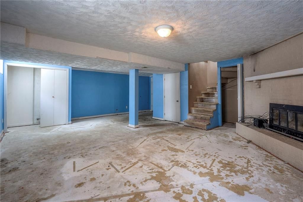 8220 Splitlog Avenue — photo 15