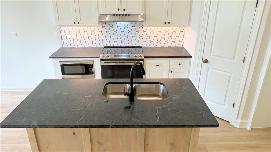 22312 W 76th Street — photo 12