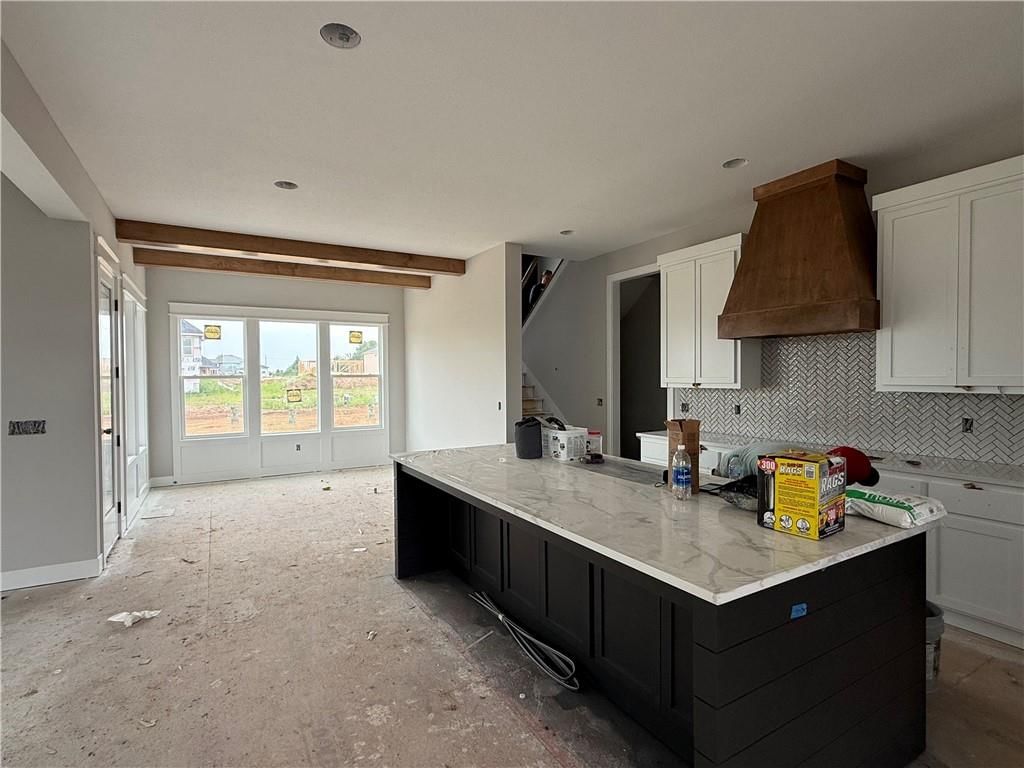 Photo 5 of 54 - 18500 Windsor Street