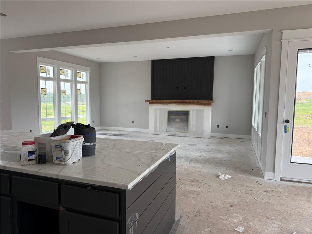 Photo 6 of 54 - 18500 Windsor Street