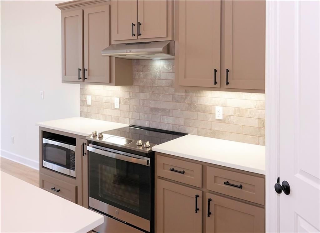 Photo 15 of 48 - 22309 W 76th Street
