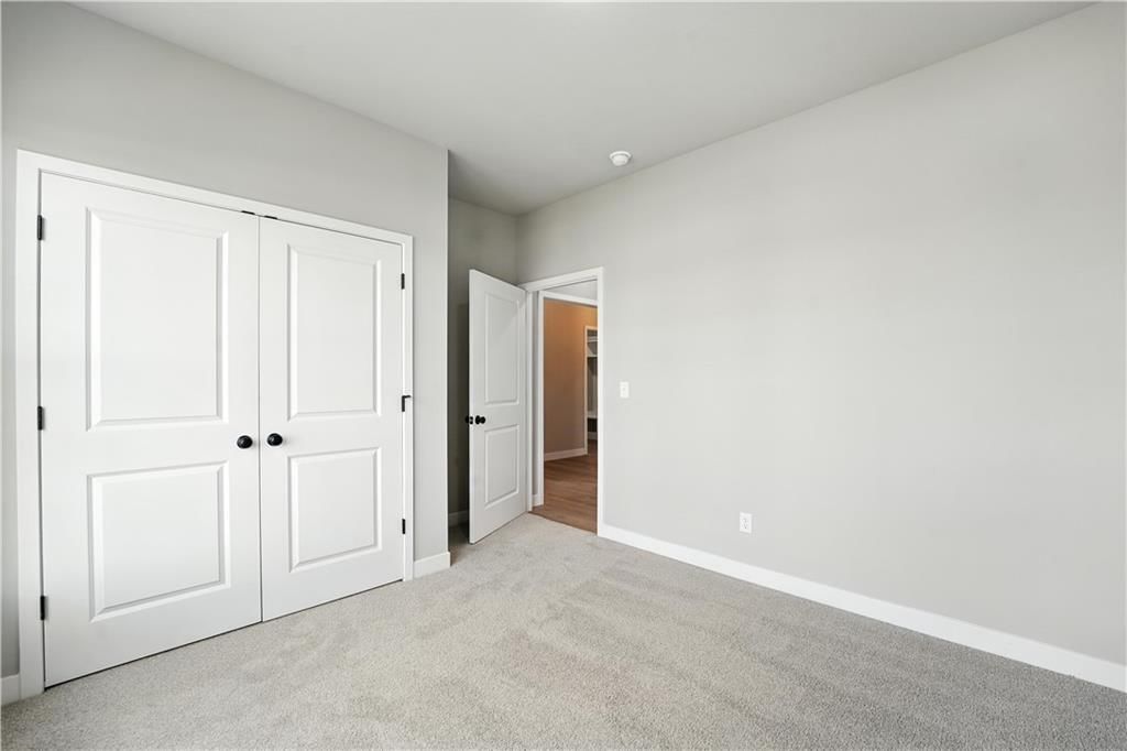 Photo 10 of 44 - 308 SW Hawthorne Court