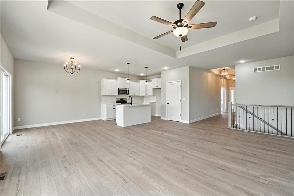 Photo 15 of 44 - 308 SW Hawthorne Court