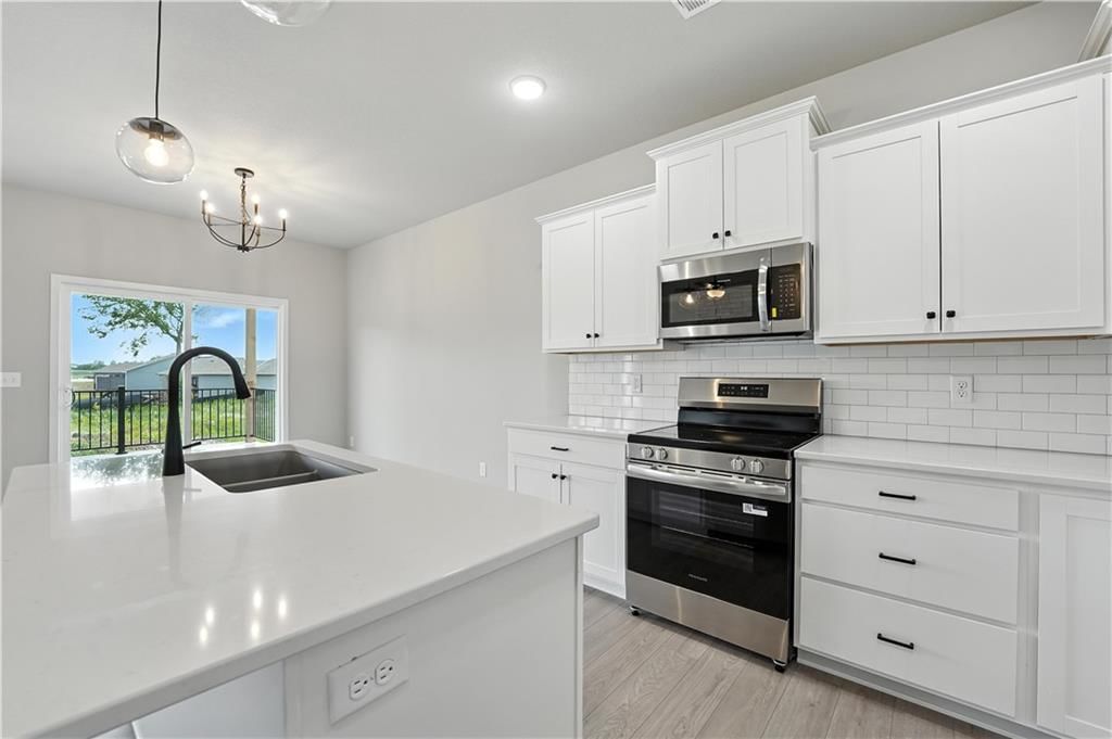 Photo 19 of 44 - 308 SW Hawthorne Court