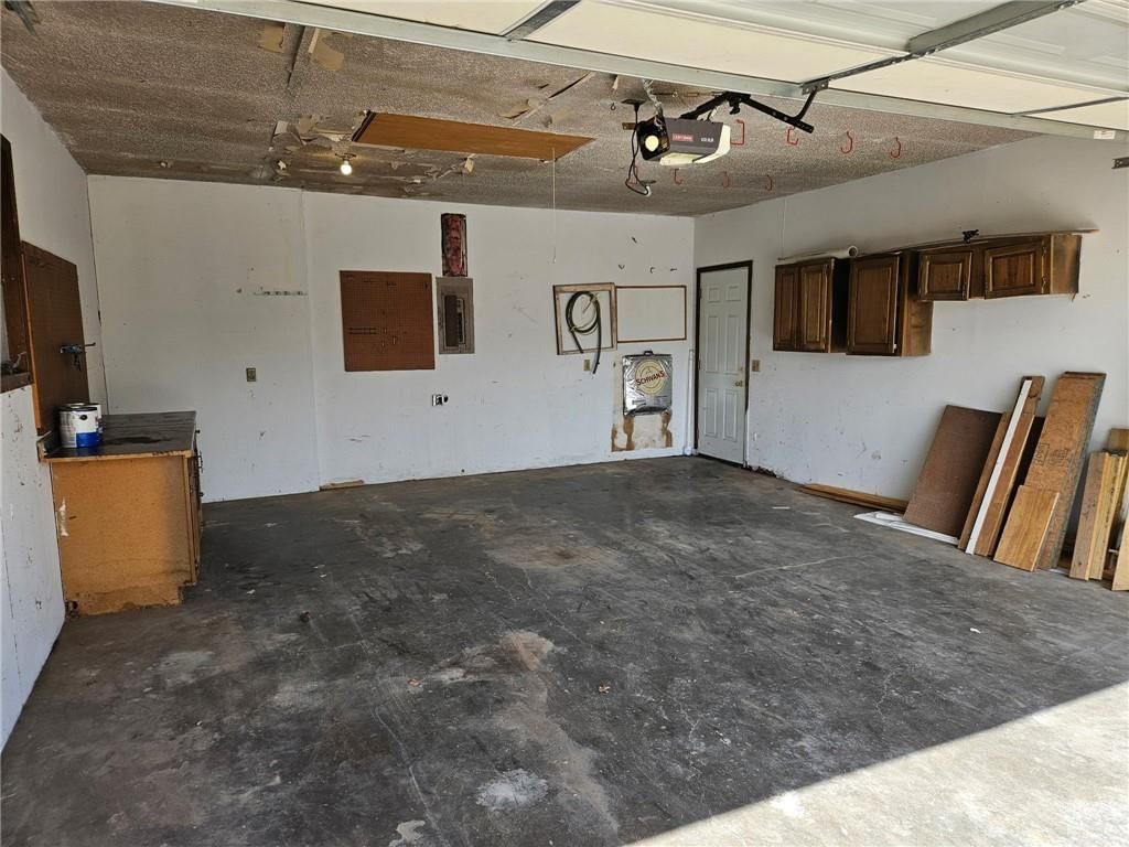 1010 Amos Street — photo 30