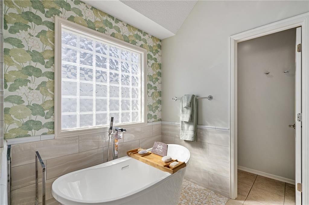 4725 Augusta Drive — photo 31