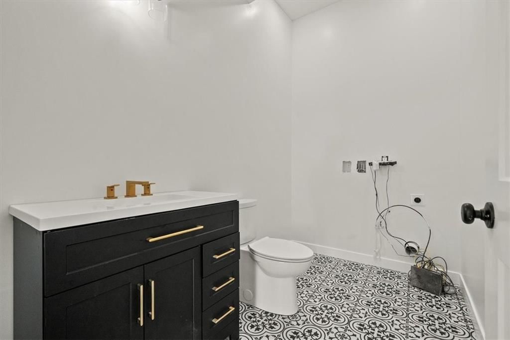 2111 Park Avenue — photo 10