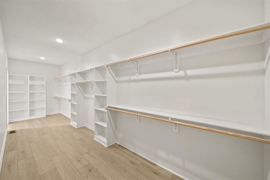 2111 Park Avenue — photo 17