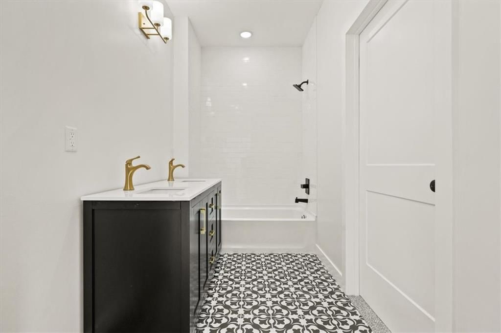 2111 Park Avenue — photo 22