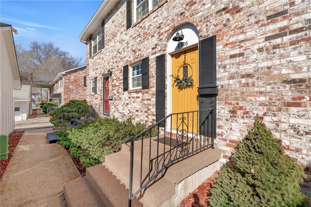 8306 Woodward Street — photo 28