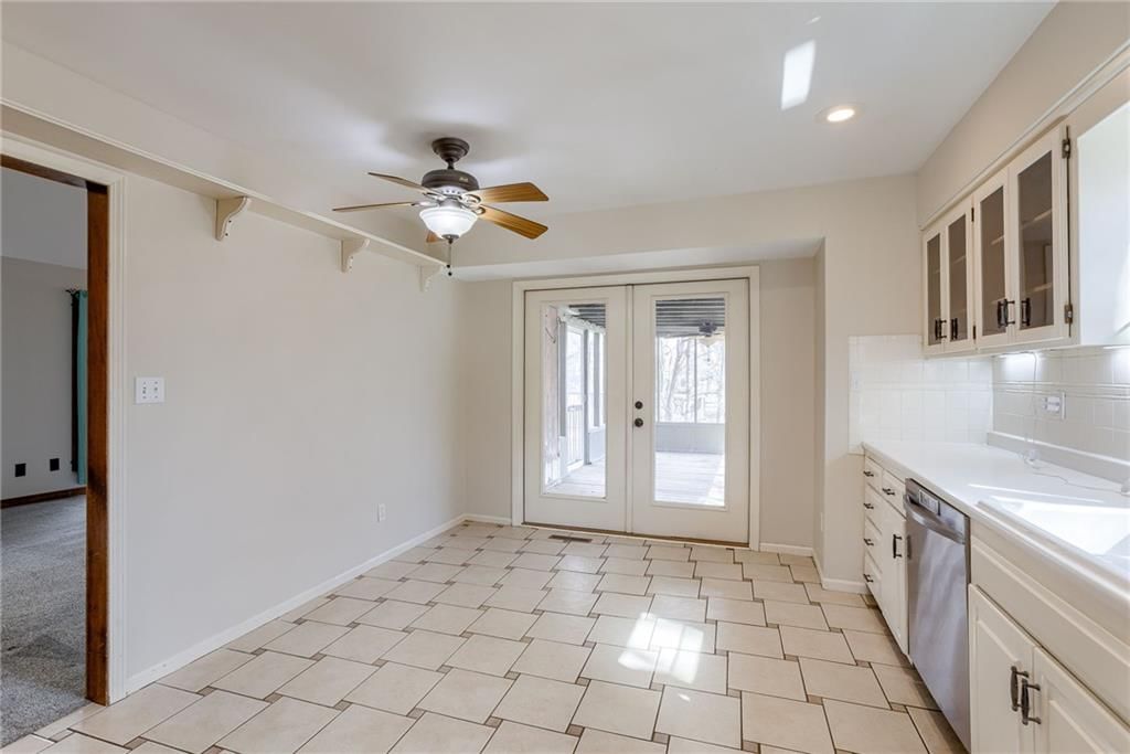 Photo 5 of 25 - 404 S Normandy Drive