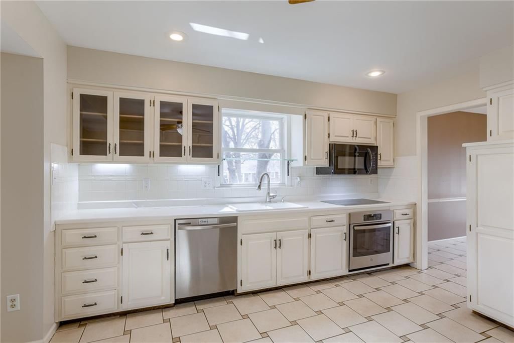 Photo 6 of 25 - 404 S Normandy Drive