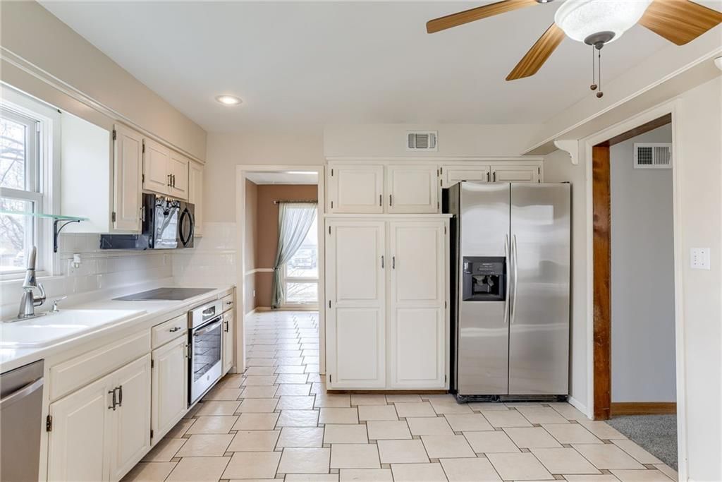 Photo 7 of 25 - 404 S Normandy Drive