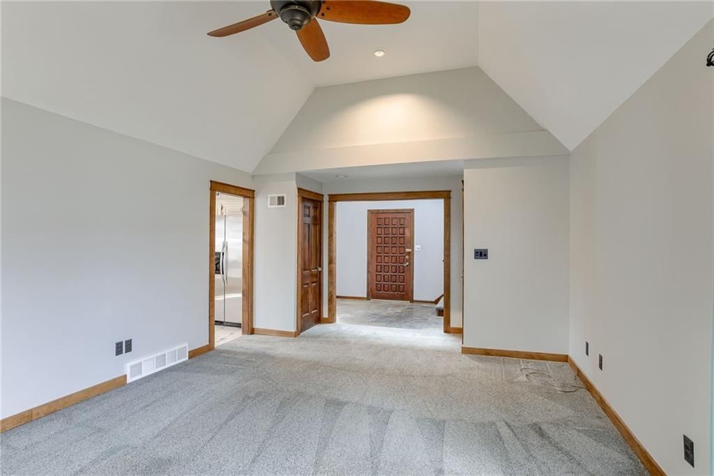 Photo 9 of 25 - 404 S Normandy Drive