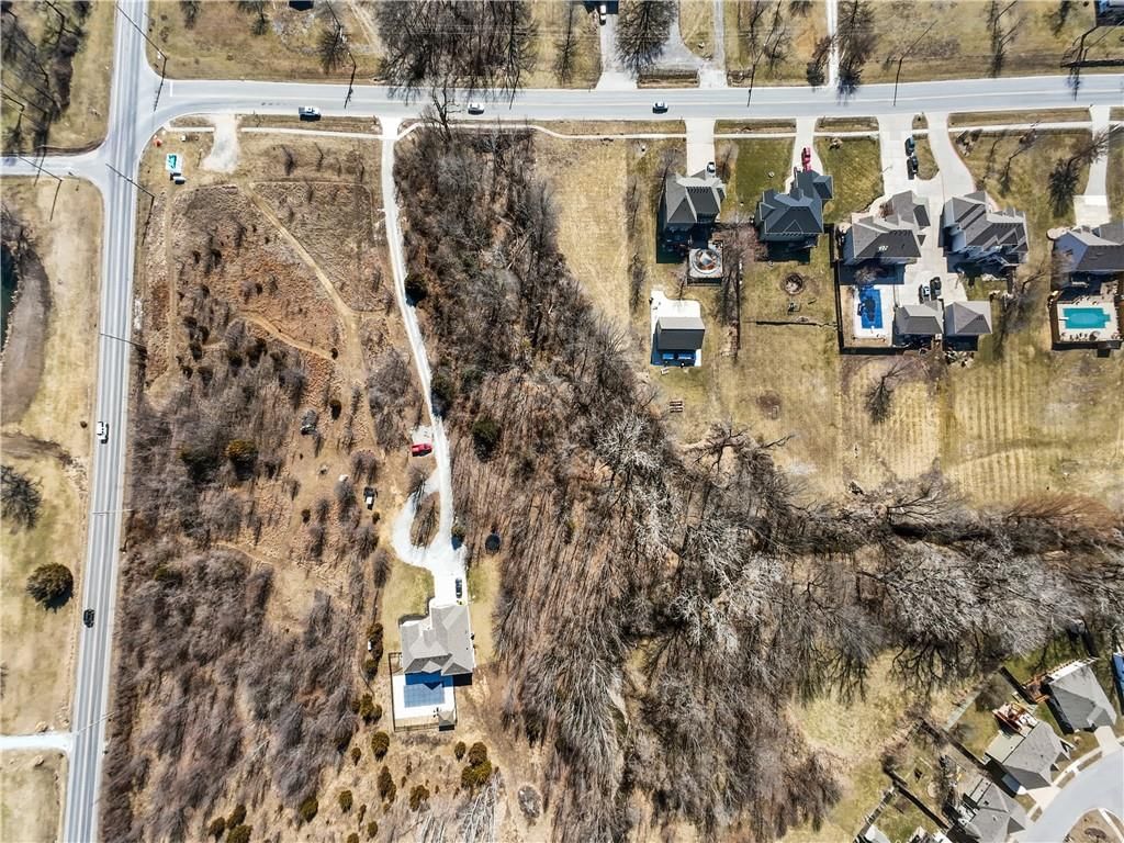 Photo 6 of 14 - 320 SW Ryan Road