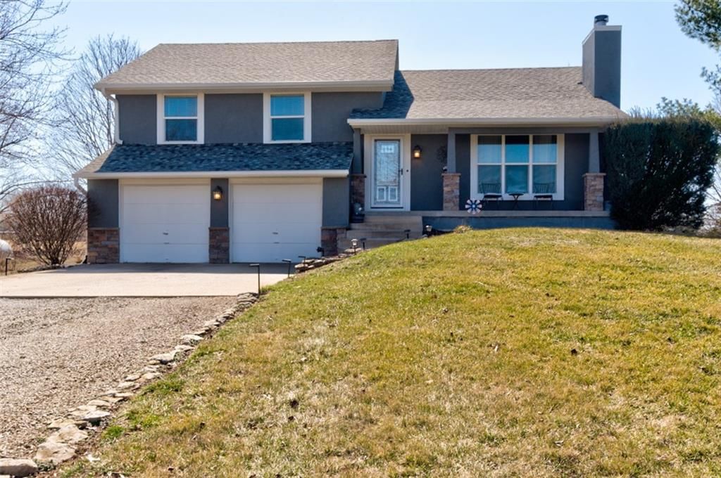 21400 OAKLEAF Drive — photo 1
