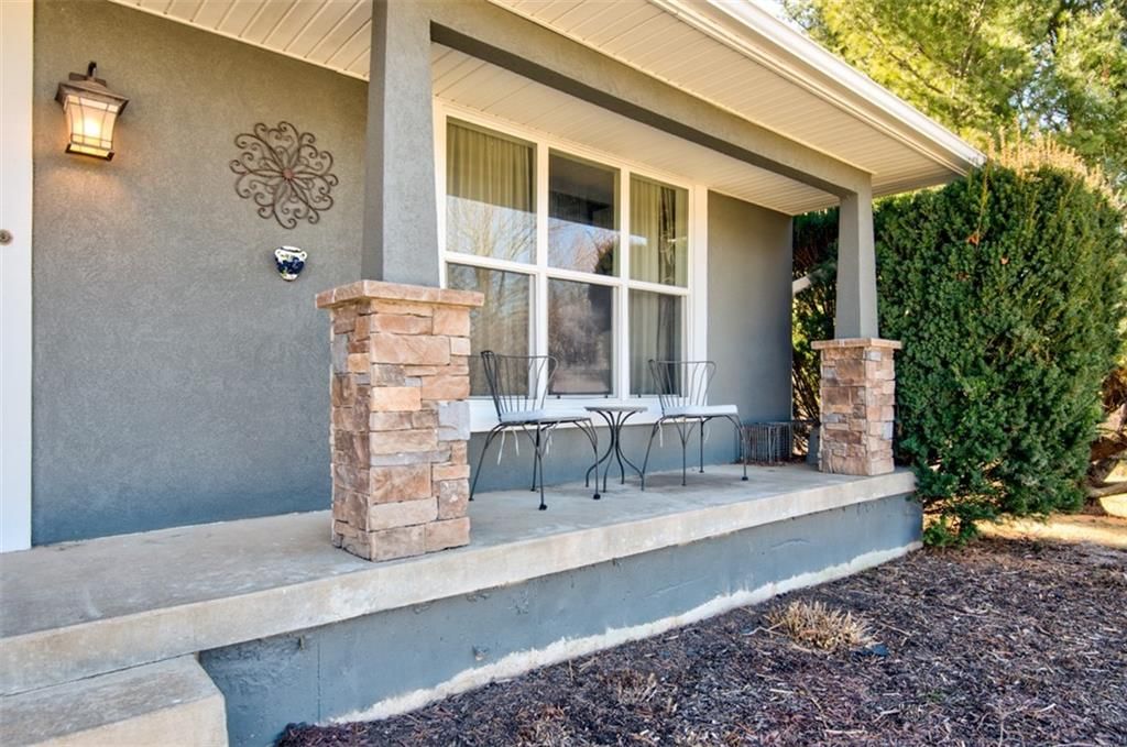 21400 OAKLEAF Drive — photo 4