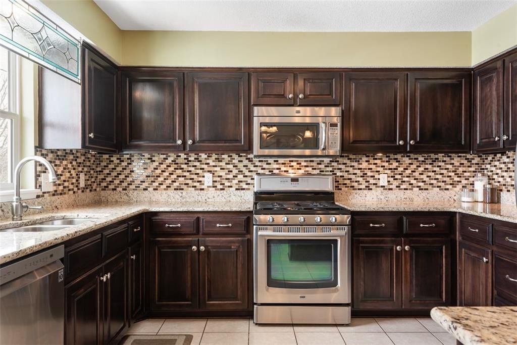 21400 OAKLEAF Drive — photo 15