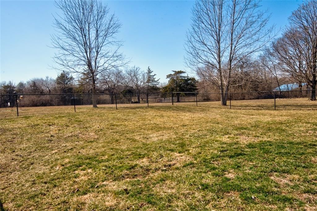 21400 OAKLEAF Drive — photo 37
