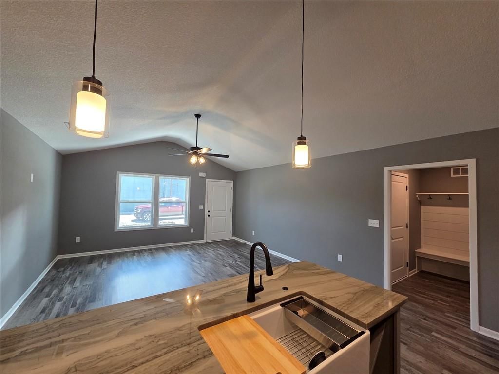 542 N Lexington Street — photo 8