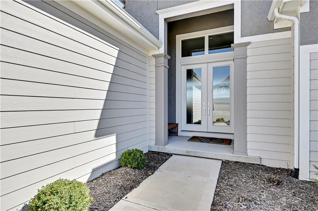 Photo 3 of 46 - 14713 Thousand Oaks Place
