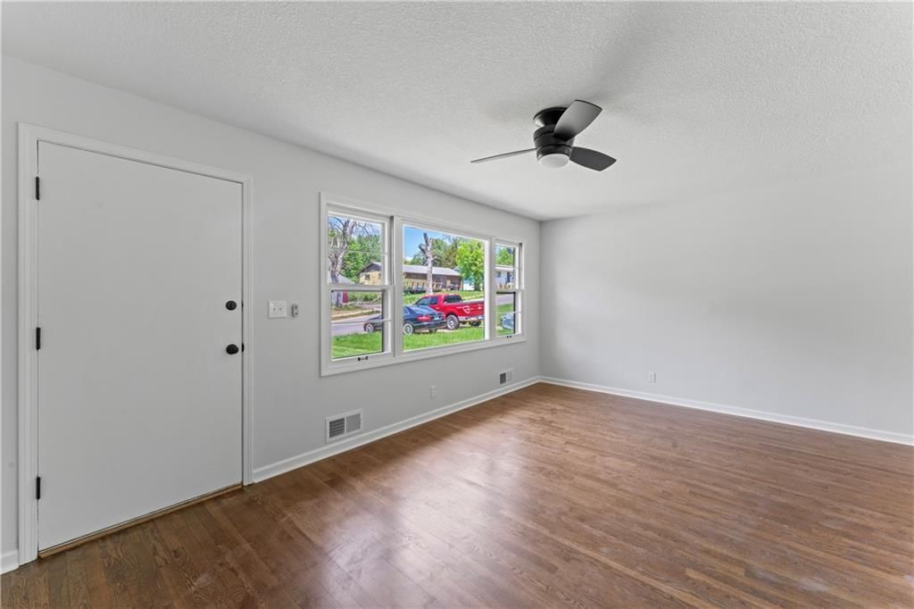 4905 E 40th Place — photo 5