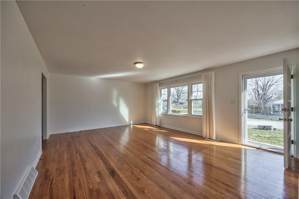 9010 Western Hills Drive — photo 8