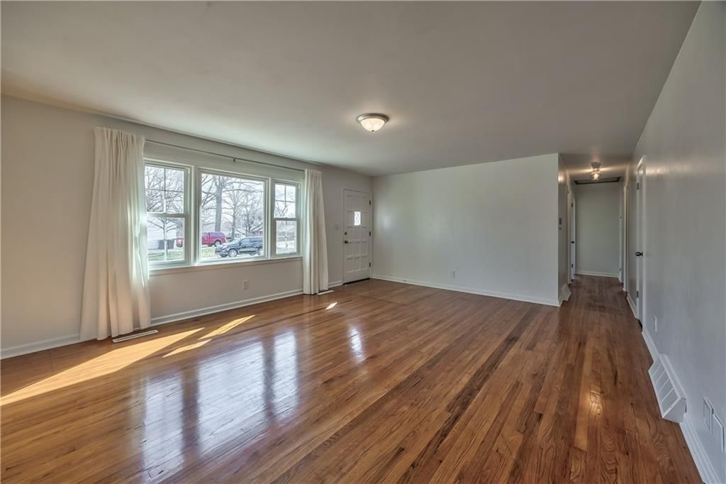 9010 Western Hills Drive — photo 9