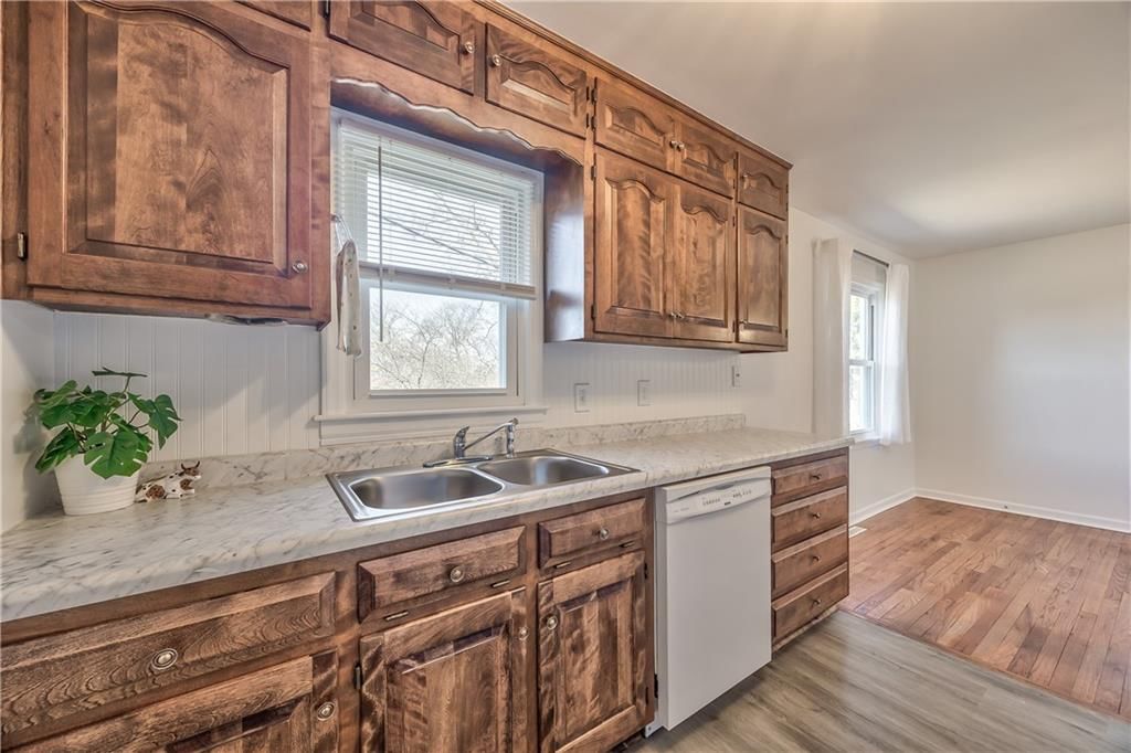 9010 Western Hills Drive — photo 10