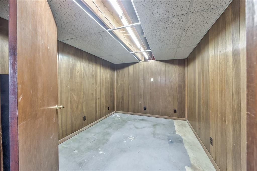 9010 Western Hills Drive — photo 33