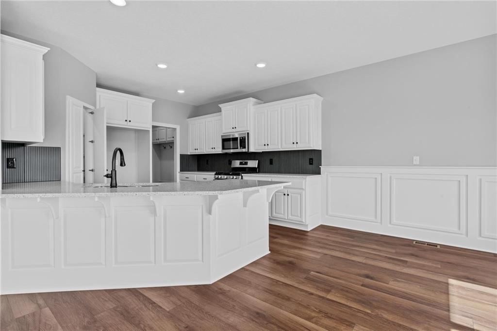 Photo 10 of 35 - 2407 Merlot Place
