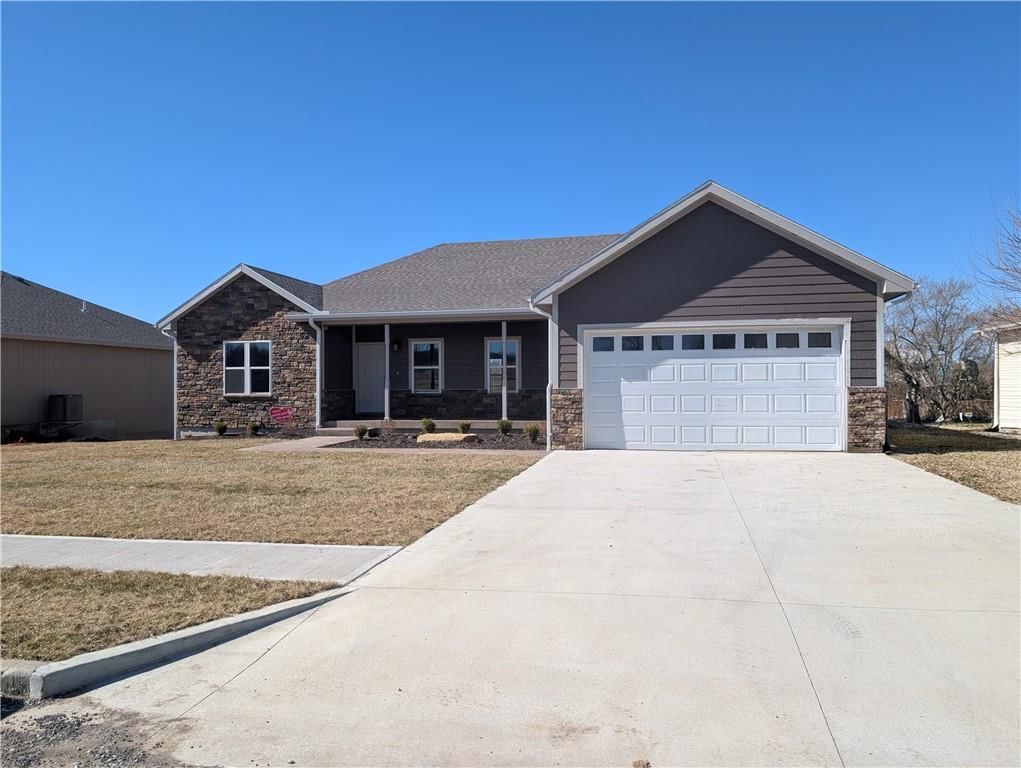 1107 Charles Street, Knob Noster, MO