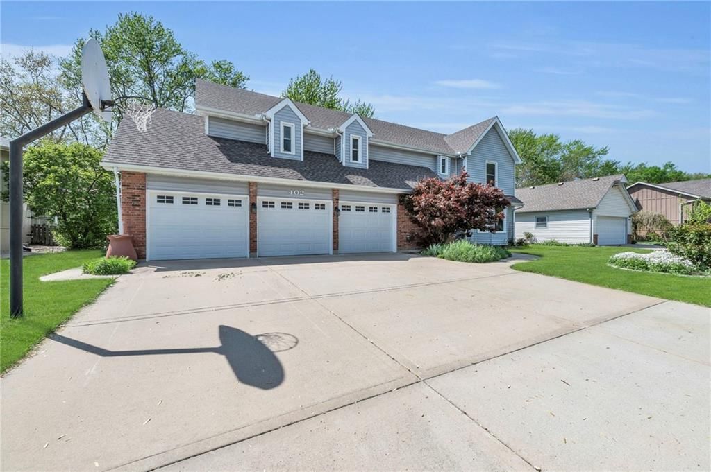 402 NE Adams Drive — photo 2