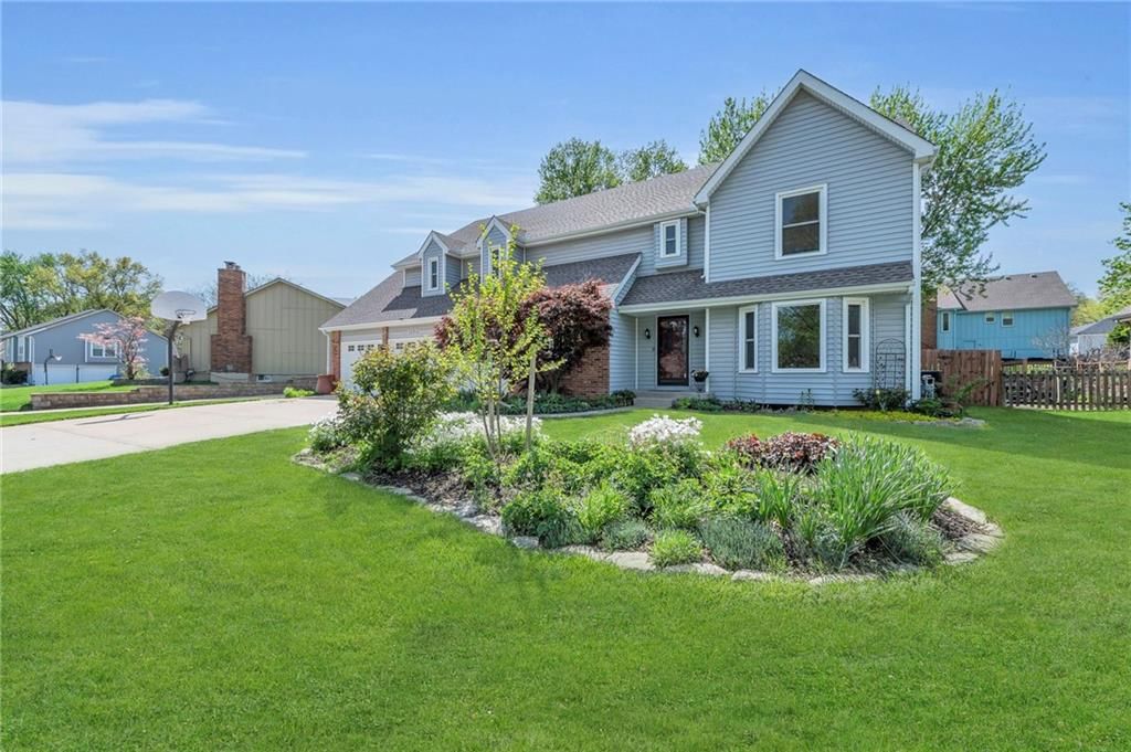 402 NE Adams Drive — photo 3