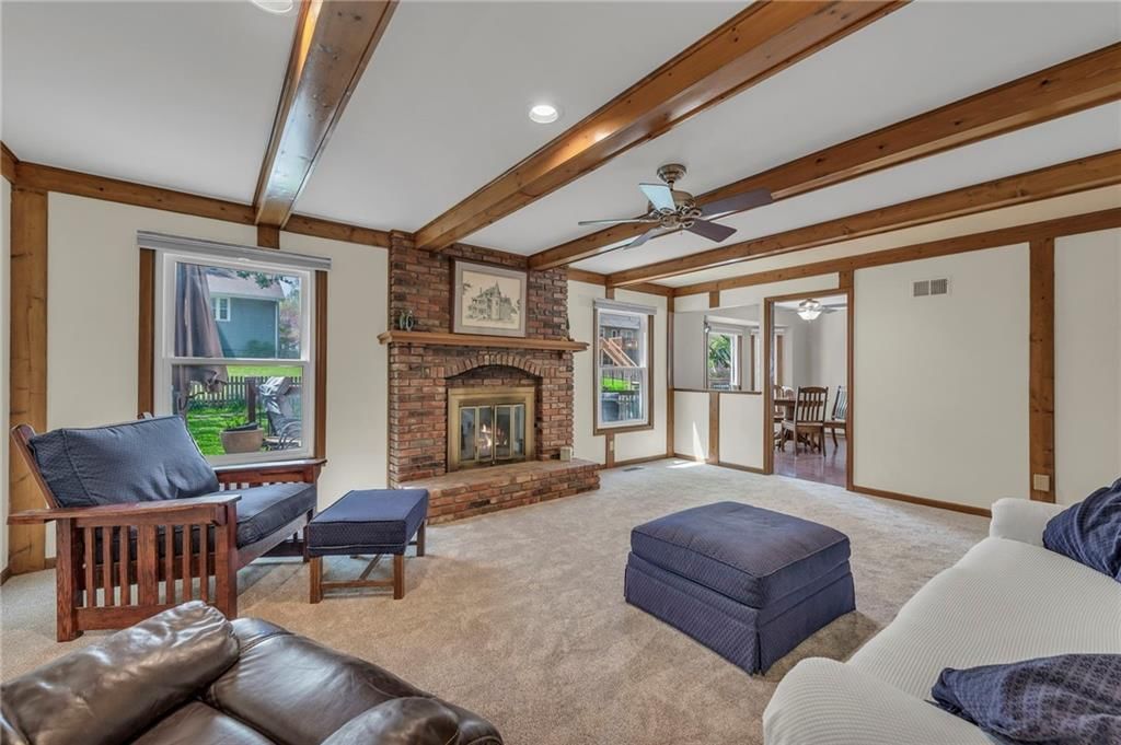 402 NE Adams Drive — photo 9