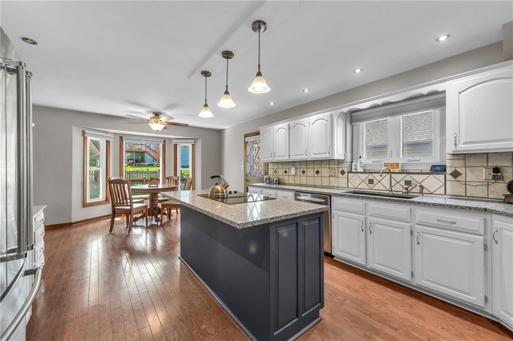 402 NE Adams Drive — photo 13