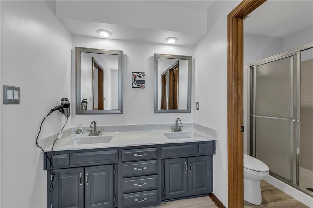 402 NE Adams Drive — photo 23