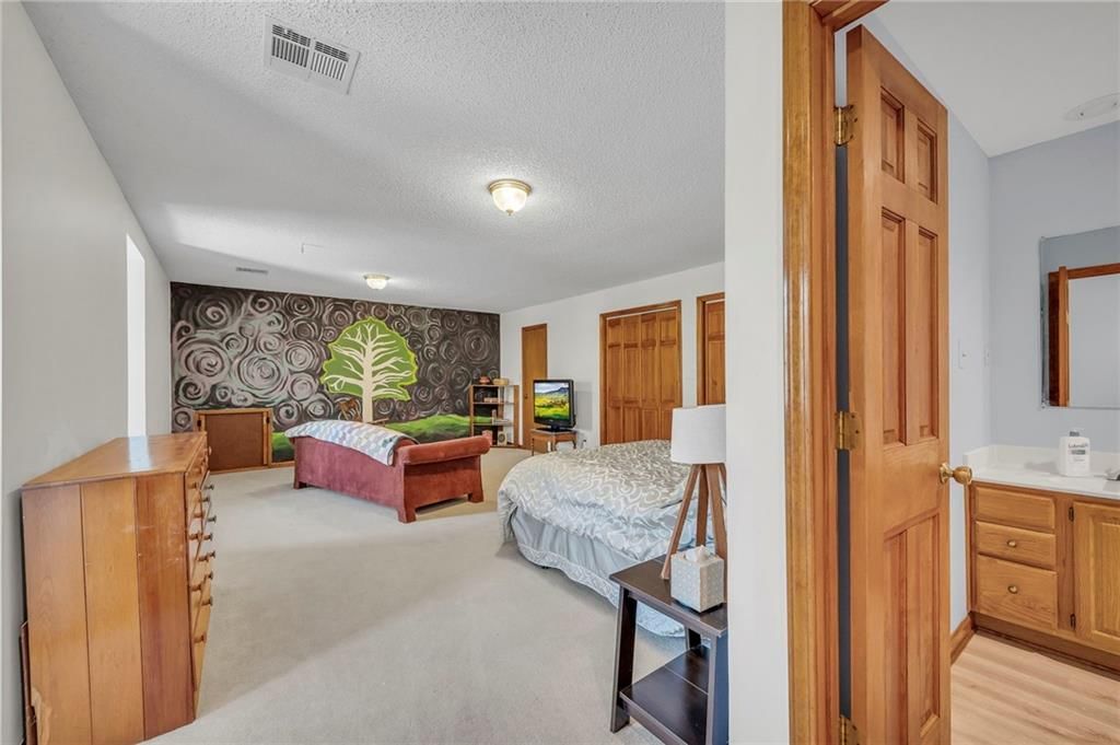 402 NE Adams Drive — photo 28