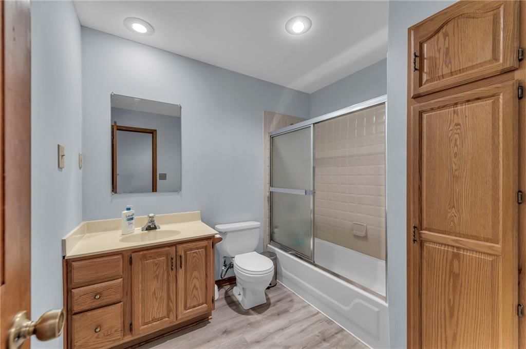 402 NE Adams Drive — photo 31