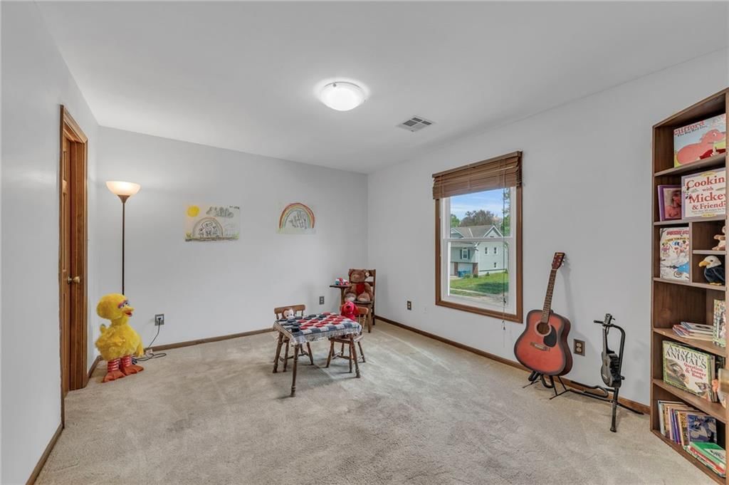 402 NE Adams Drive — photo 33